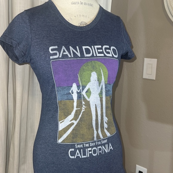 Very Important Tee District blue shirt San Diego California surf graphic Medium - Picture 6 of 8